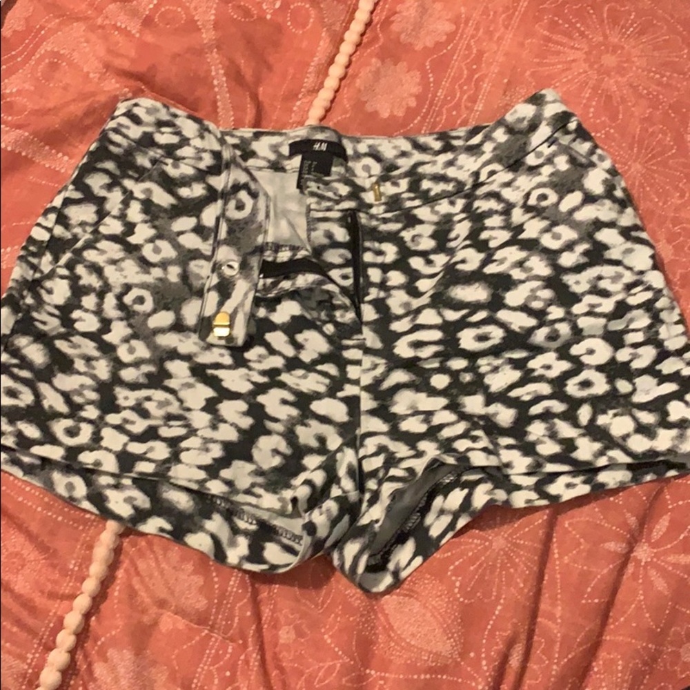 H&M high rise shorts🖤